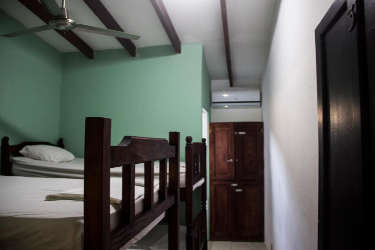 Tsunami Hostel Tamarindo Exterior photo